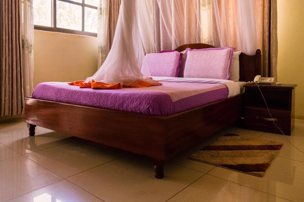 Kahondo Buffalo Hotel Kampala Makerere Bagian luar foto