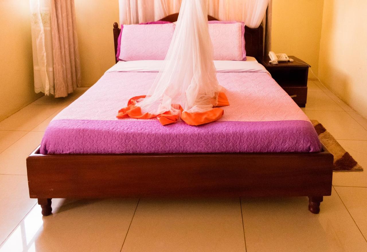 Kahondo Buffalo Hotel Kampala Makerere Bagian luar foto