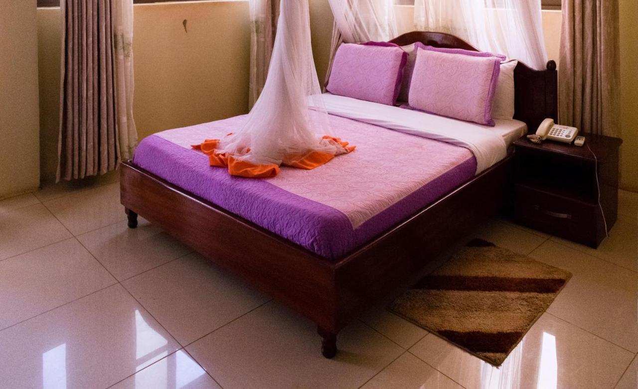 Kahondo Buffalo Hotel Kampala Makerere Bagian luar foto