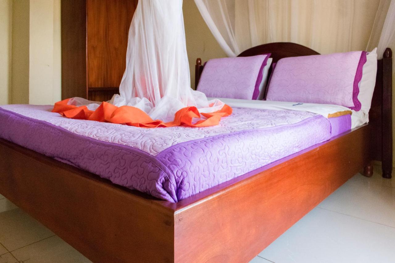 Kahondo Buffalo Hotel Kampala Makerere Bagian luar foto