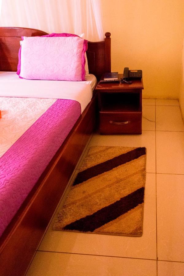 Kahondo Buffalo Hotel Kampala Makerere Bagian luar foto