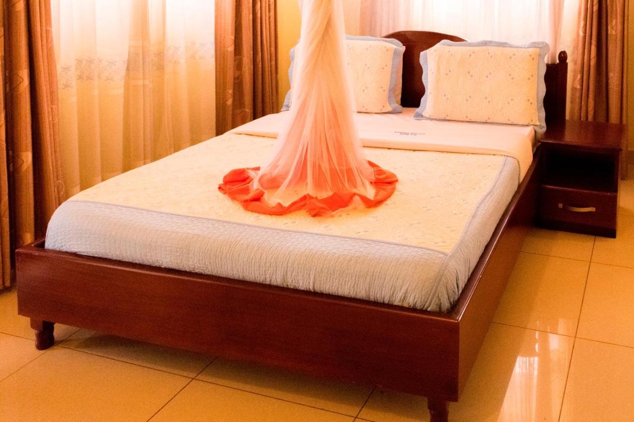 Kahondo Buffalo Hotel Kampala Makerere Bagian luar foto