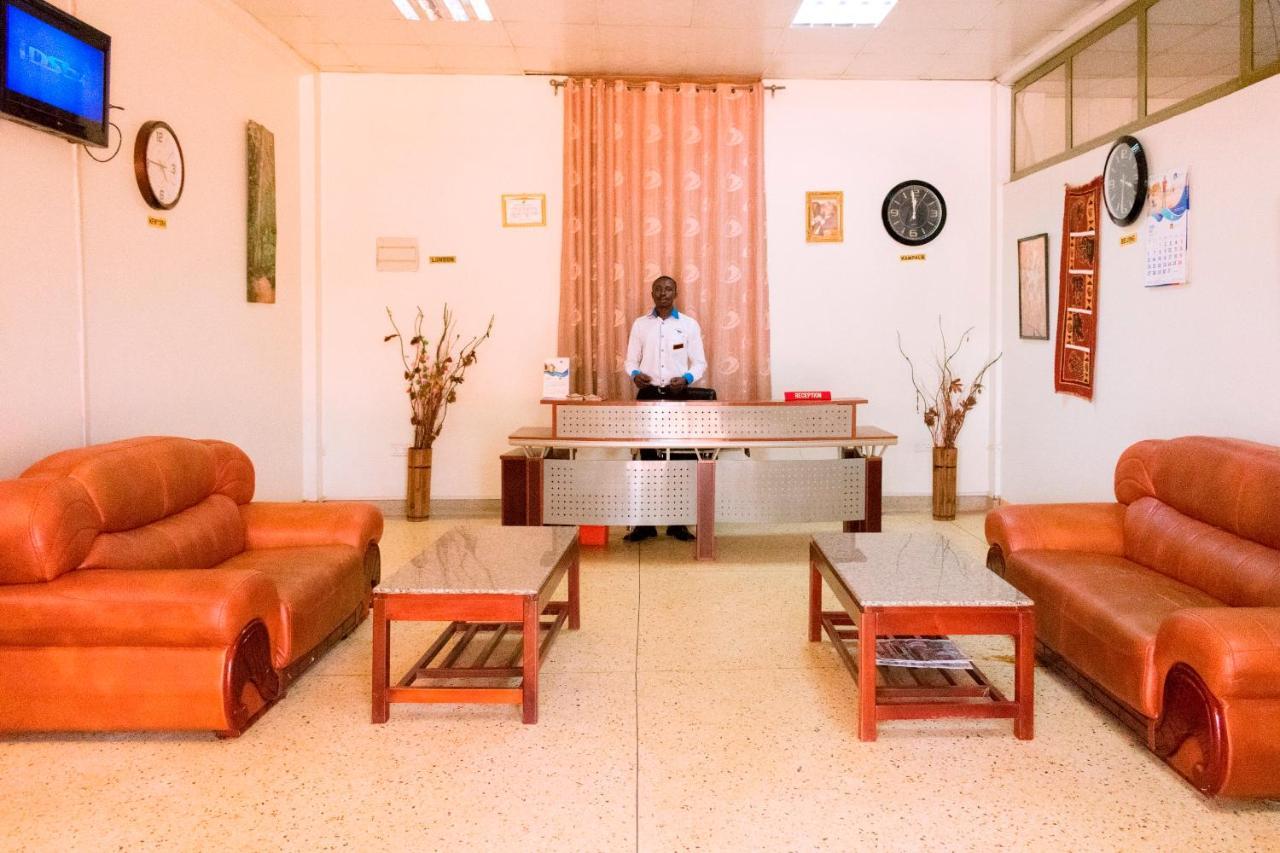 Kahondo Buffalo Hotel Kampala Makerere Bagian luar foto