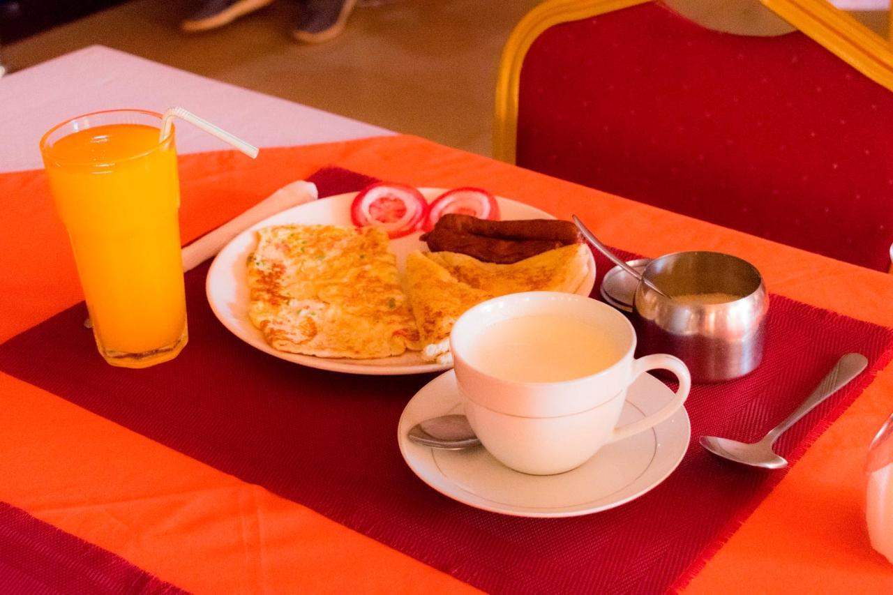 Kahondo Buffalo Hotel Kampala Makerere Bagian luar foto
