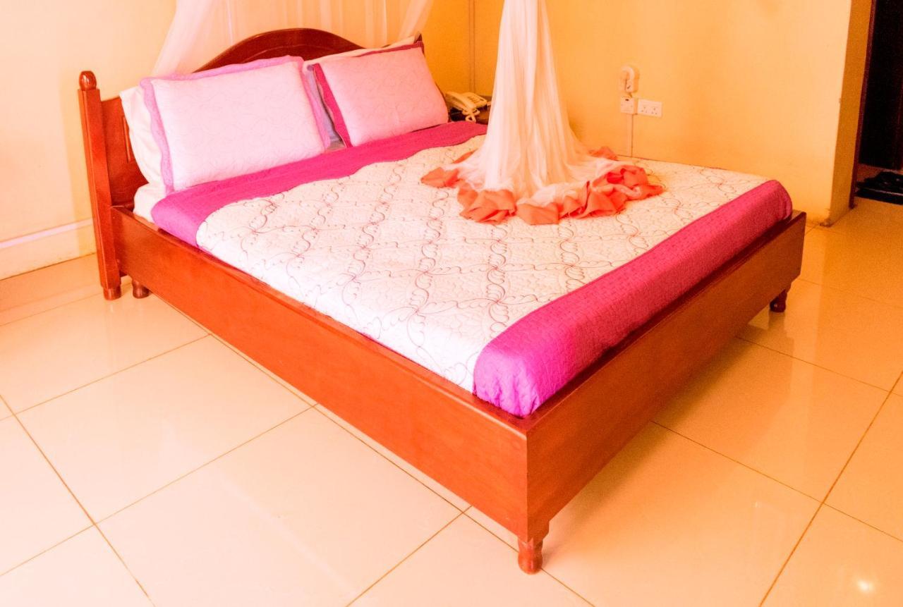 Kahondo Buffalo Hotel Kampala Makerere Bagian luar foto