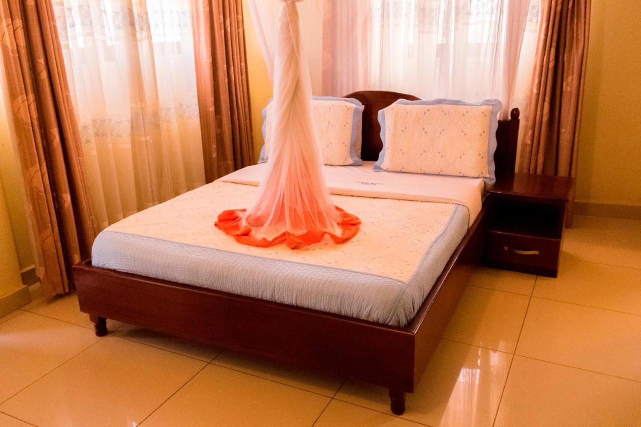 Kahondo Buffalo Hotel Kampala Makerere Bagian luar foto
