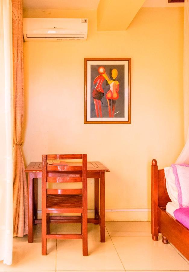 Kahondo Buffalo Hotel Kampala Makerere Bagian luar foto